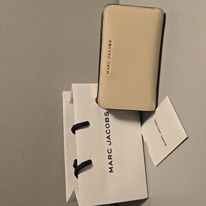 Marc Jacobs Pebbled Leather Wallet Cream